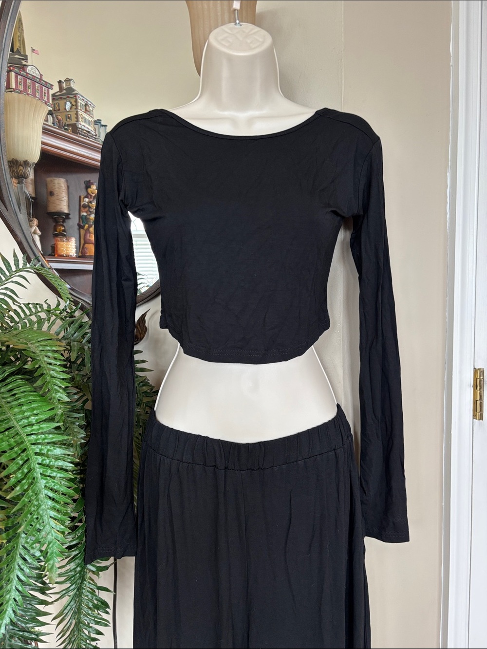 Brand New Black Rayon Stretch Two-Piece Lounge Set Long Sleeve Crop Top & Pants - Picture 3 of 12
